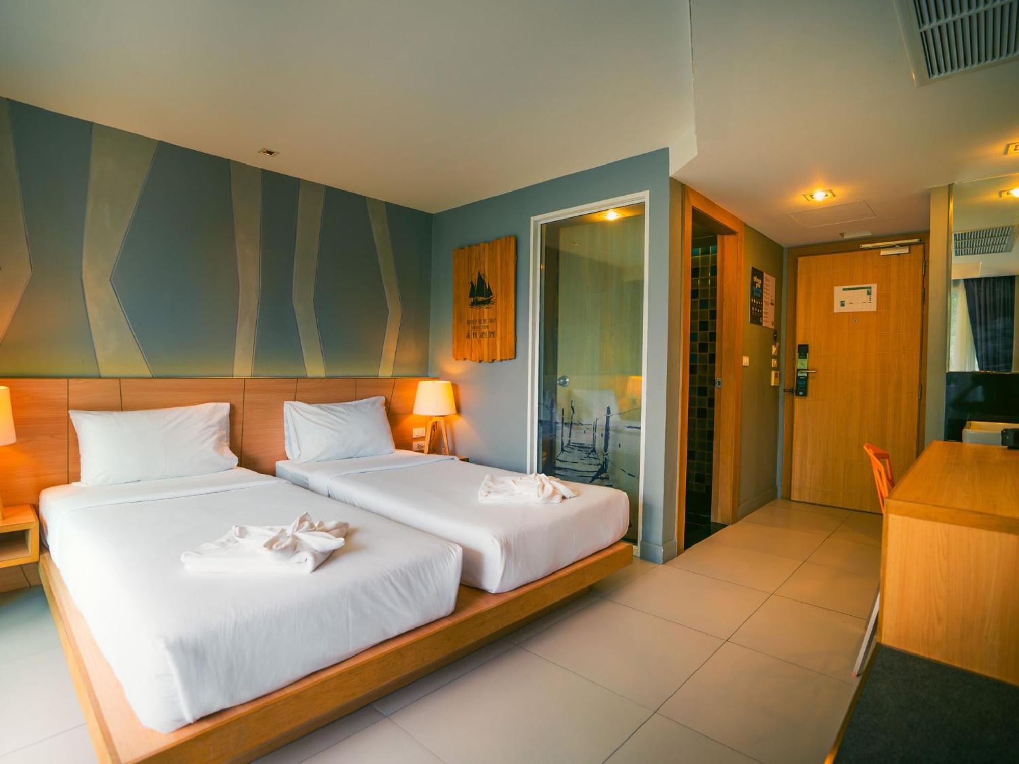 Mad Monkey Phuket Hostel Patong Exterior photo